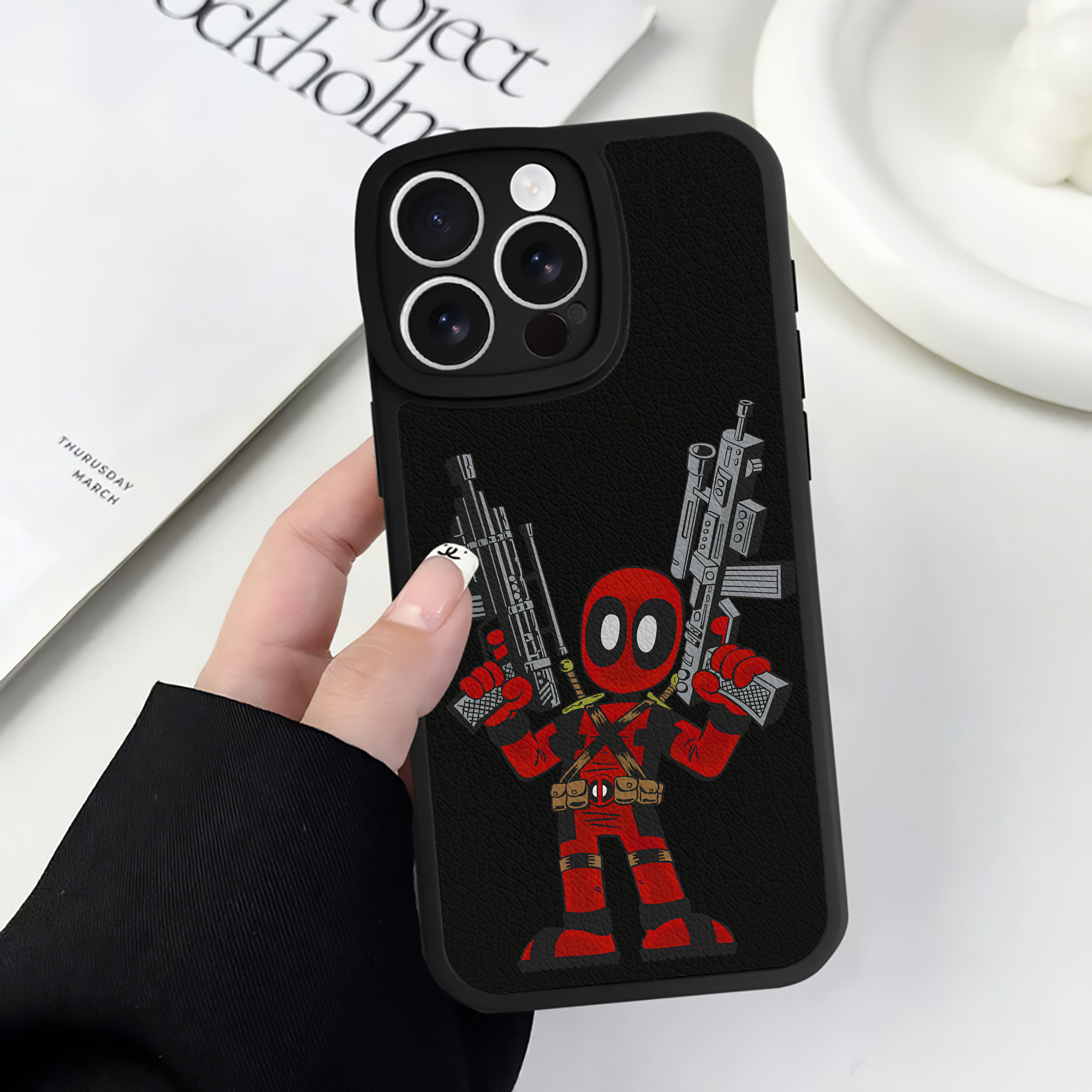 （画像用） Deadpool デッドプール 【iPhone 16シリーズ対応】シリコンスマホケース（レザー調） 材質：シリコン